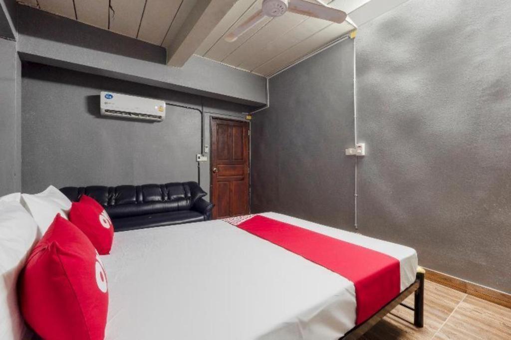 Oyo 1066 Encore Sea Side Pattaya Exterior photo